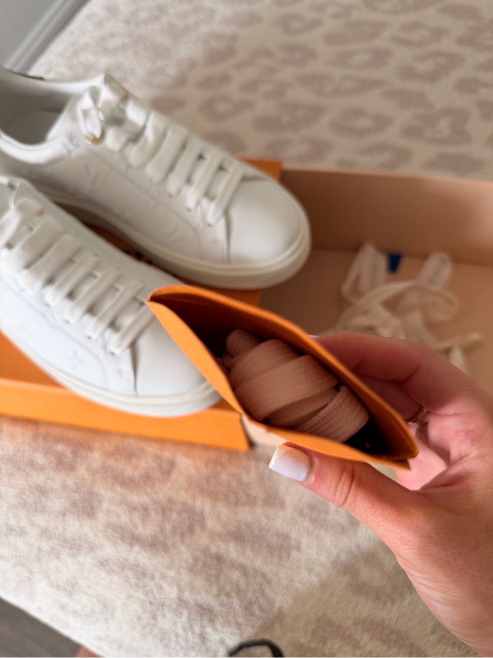 BRAND NEW Louis Vuitton White Leather Monogram Sneakers - Picture 7 of 7